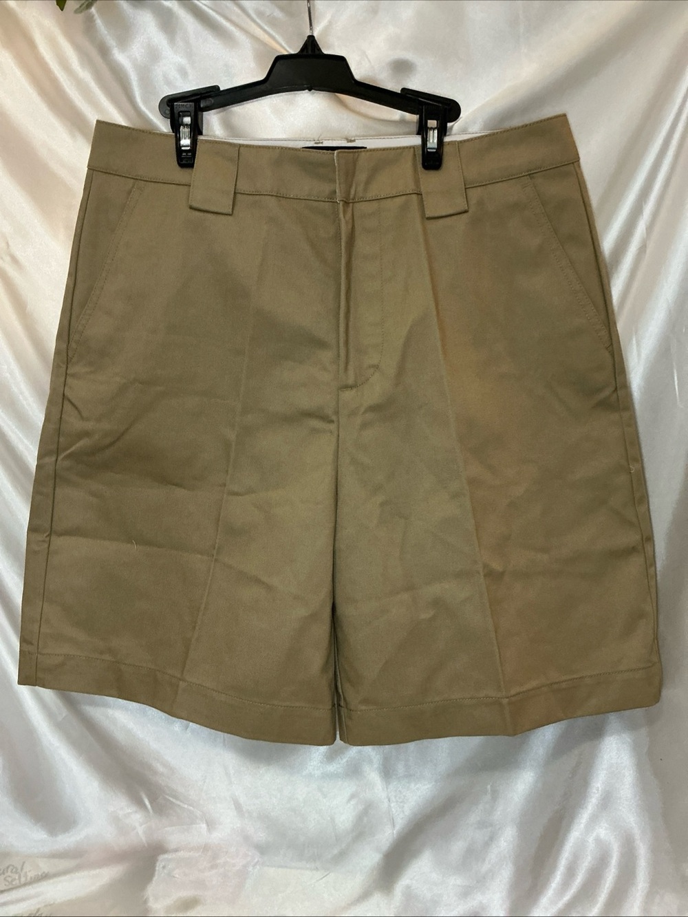 NWOT ASOS Relaxed Khaki Chino Shorts Brown 32 Waist